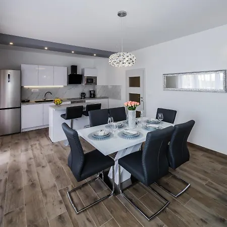 Apartment Luxury Maris *